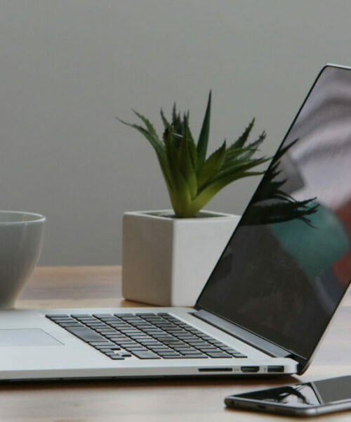 macbook-926425_1920